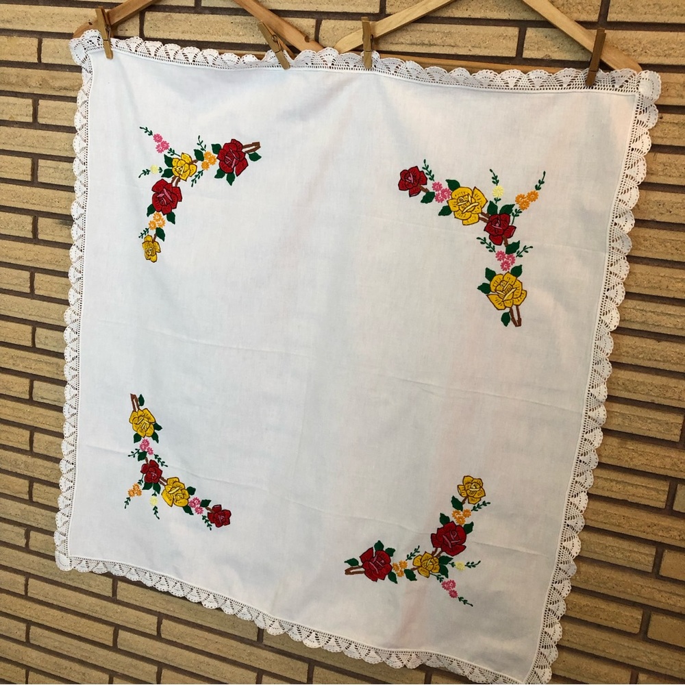 70's Floral Embroidered Luncheon Cloth - Boho Kitchen Tablecloth - Kitchen Linen